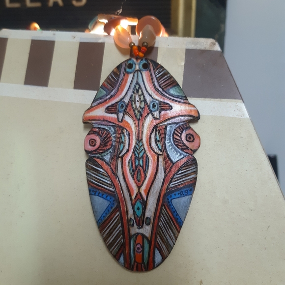 Pacific Northwest animal totem reversible szesko handpainted gemstone Necklace - Picture 3 of 6